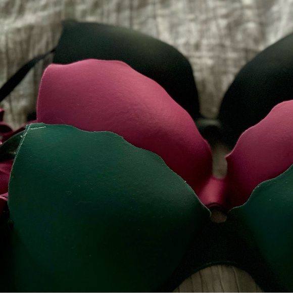 32D B Temped bras.  3- Black, Fuchsia, and emerald green. - Picture 4 of 4